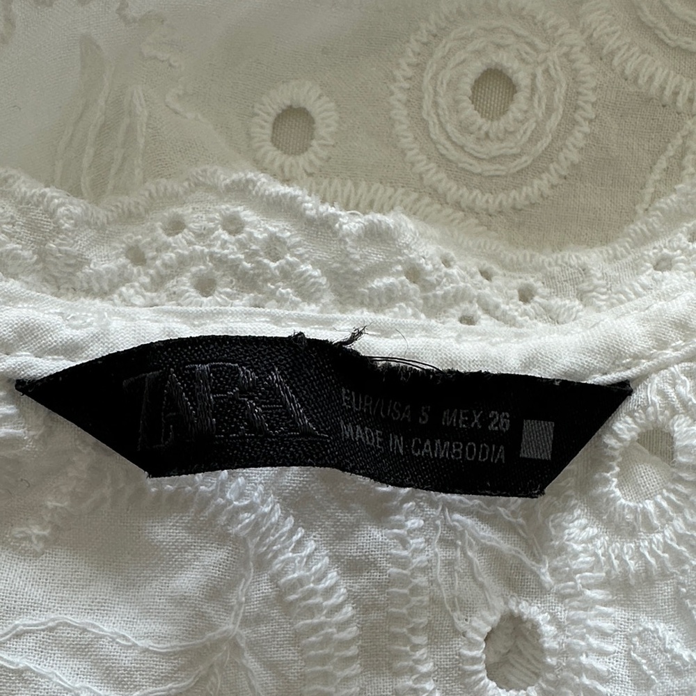 Zara White Eyelet Lace Sleeveless Button-Front Top - Picture 2 of 6